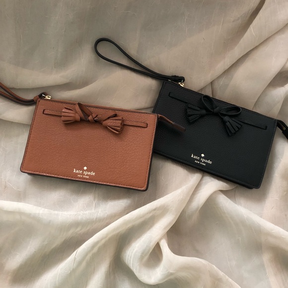 kate spade Handbags - Kate Spade Hayes Wristlet/Clutch NWT